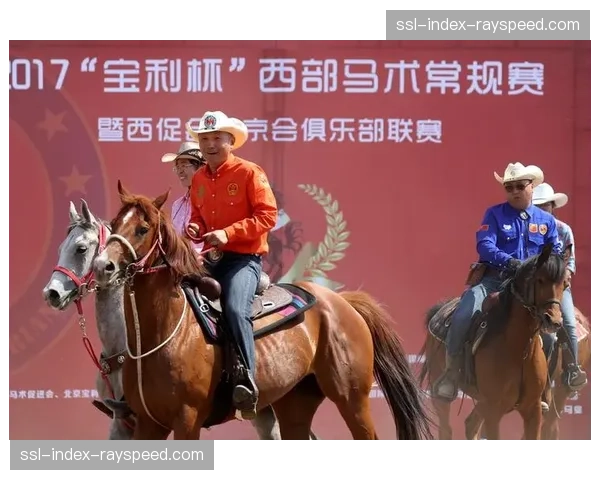 花絮:赛场出现闯入者,迅速被安保人员带离 花絮:赛场出现闯入者,迅速被安保人员带离