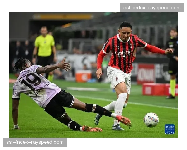 现场直击：乌迪内斯主场因球迷投掷烟雾弹中断比赛15分钟